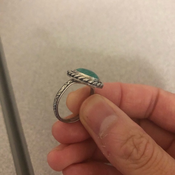 Genuine malachite and sterling silver ring - size 6.5-7.5 - Picture 2 of 4